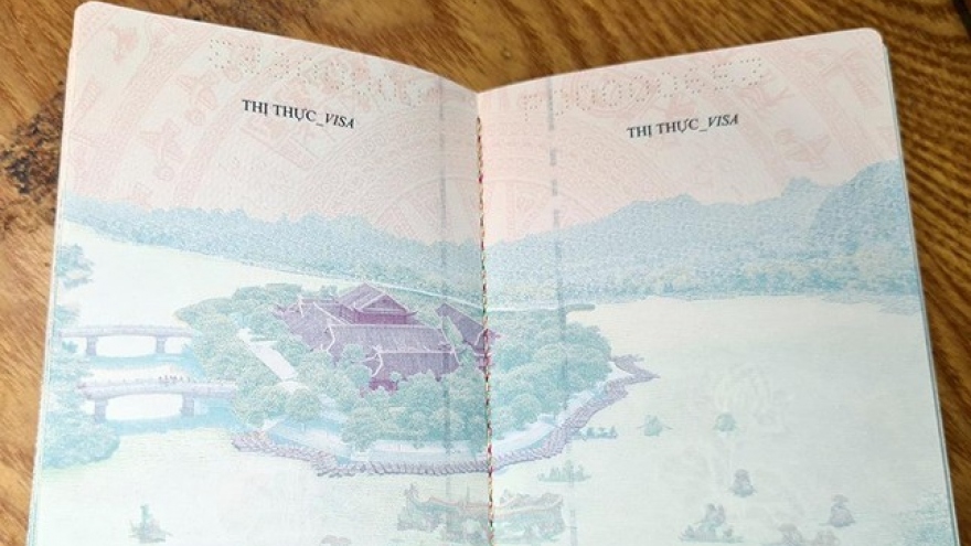 Popular Vietnamese destinations appear on new passport